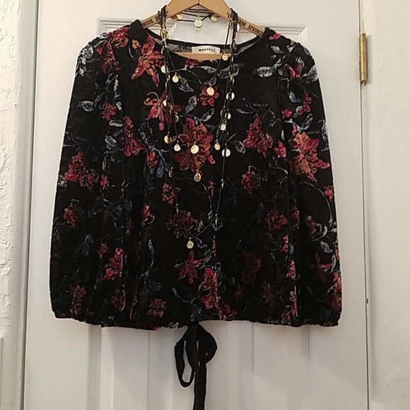 MONTEAU Velvet  Burnout Floral Top NWT - Picture 2 of 8
